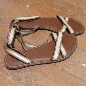 Lucky ankle strap flat sandals